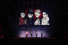 「ジャンプフェスタ2026」の「呪術廻戦」ステージイベントの様子。左から浪川大輔、内田雄馬、榎木淳弥、緒方恵美 (c) SHUEISHA Inc. All rights reserved.