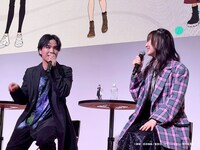 ジャンプフェスタ2026」にて行われた「マリッジトキシン」ステージイベントの様子。左から石谷春貴、若山詩音