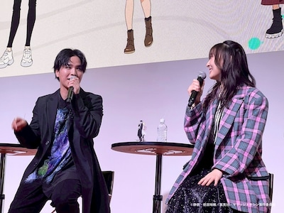 ジャンプフェスタ2026」にて行われた「マリッジトキシン」ステージイベントの様子。左から石谷春貴、若山詩音