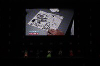 「ジャンプフェスタ2026」内の「ダンダダン」ステージイベントより、龍幸伸の色紙制作の様子を流すコーナー (c) SHUEISHA Inc. All rights reserved.