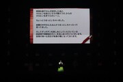 「ジャンプフェスタ2026」内の「ダンダダン」ステージイベントにて龍幸伸のメッセージを読み上げる若山詩音 (c) SHUEISHA Inc. All rights reserved.