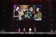「ジャンプフェスタ2026」内の「鬼滅の刃」ステージの様子。左から早見沙織、 下野紘、花江夏樹、櫻井孝宏 (c)SHUEISHA Inc. All rights reserved.