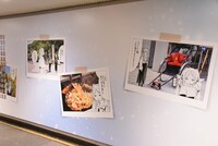 渋谷駅に掲出された「葬送のフリーレン」のピールオフ広告