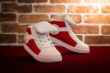 「名探偵コナン」の“キック力増強シューズ”が8年ぶりに再販、コナンのアクスタ付き