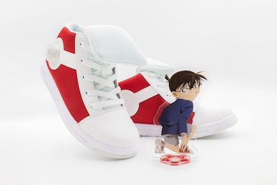 「『名探偵コナン』キック力増強シューズ」と付属のアクリルスタンド