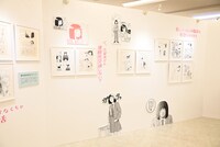 「スキップとローファー展」の様子