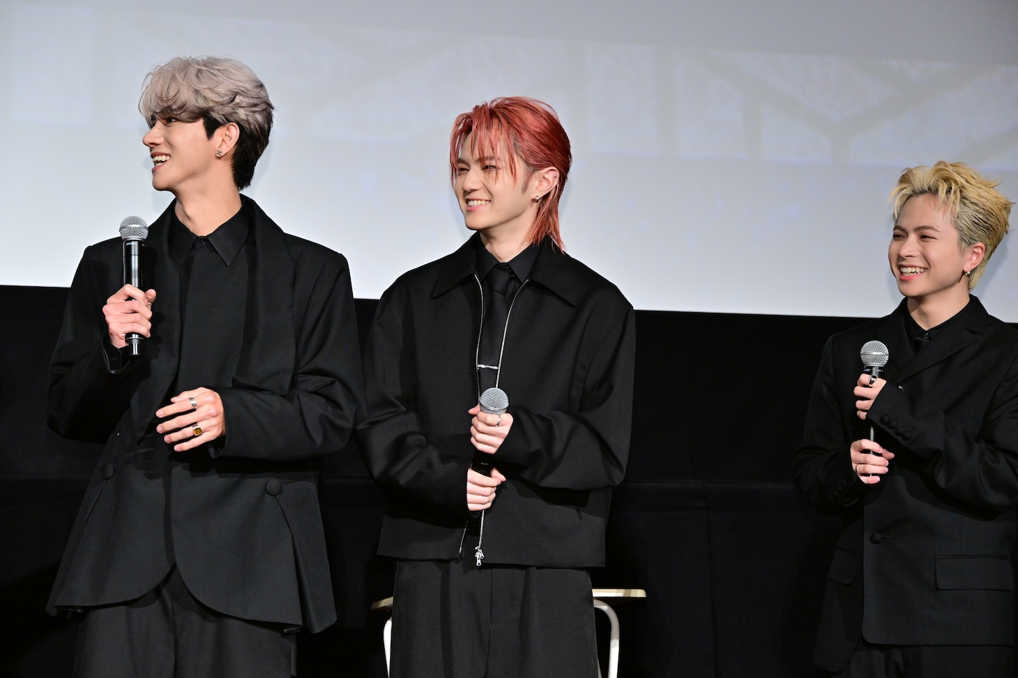 左からREIA、TSUBASA、TAKERU