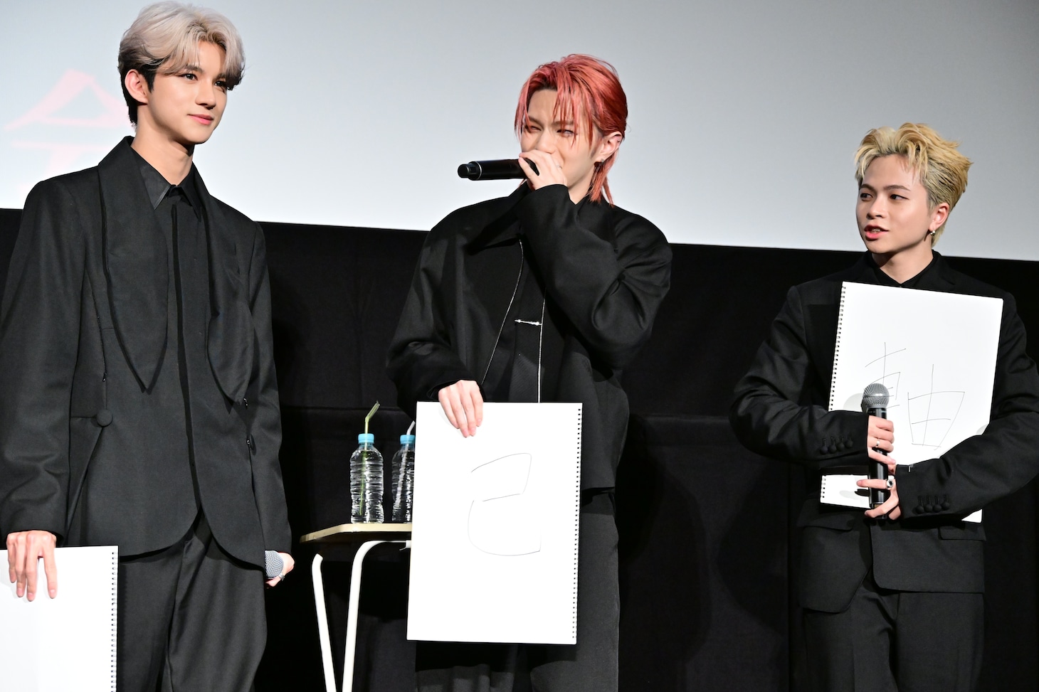 左からREIA、TSUBASA、TAKERU