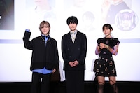 TVアニメ「デッドアカウント」先行上映会に登壇した岡本信彦（左）、内山昂輝（中央）、ファイルーズあい（右）