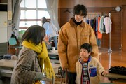 ドラマ「未来のムスコ」第1話場面写真 (c)TBS