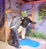 忍者修行中の浪川大輔と沢城千春 (c)テレビ大阪