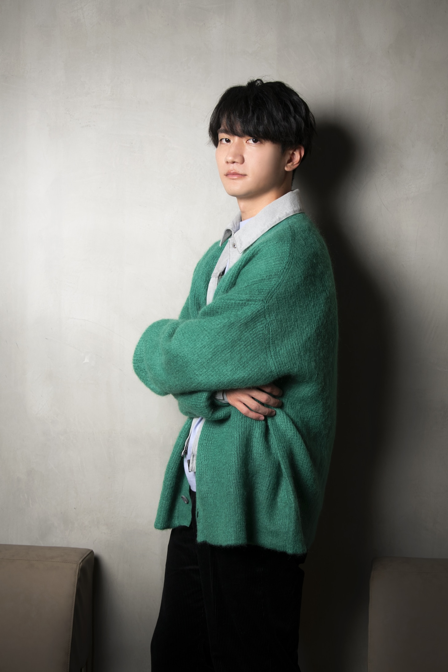 インタビューとともに公式サイトに掲載された、石田紫音役の熊谷健太郎の写真