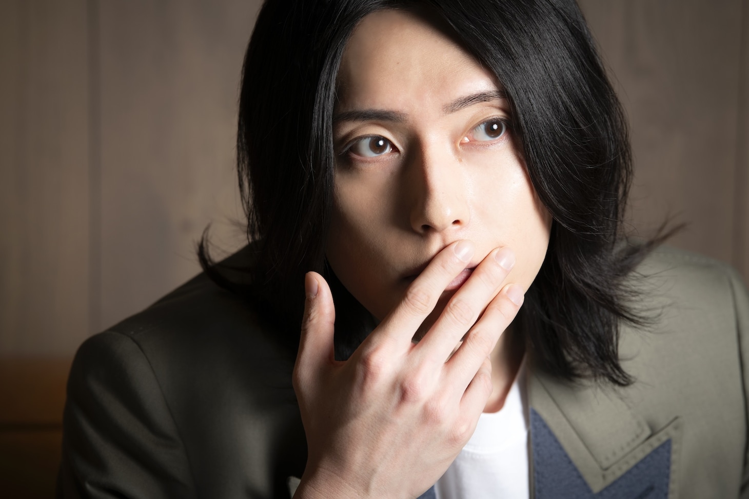 インタビューとともに公式サイトに掲載された、織田龍成役の増田俊樹の写真