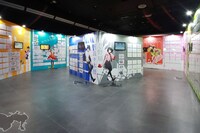 「シャフト50周年展」より「〈物語〉シリーズ」の展示エリア