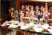「シャフト50周年展」より物販エリア