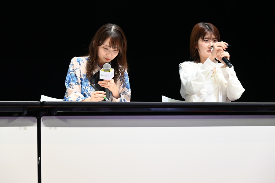 「TVアニメ『真夜中ハートチューン』第1話・第2話先行上映会～楓林高校放送部Presents”声春”START!!!!～」より。真剣な眼差しで空中に字を書く瀬戸桃子