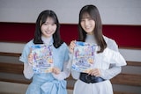 左から藤嶌果歩、小坂菜緒。