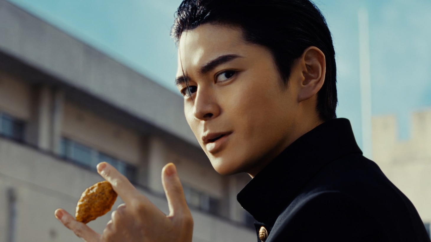 コラボテレビCM「スパイシーチキンマックナゲット 黒胡椒ガーリック 『今しかできねーこと』篇（15秒）」カット