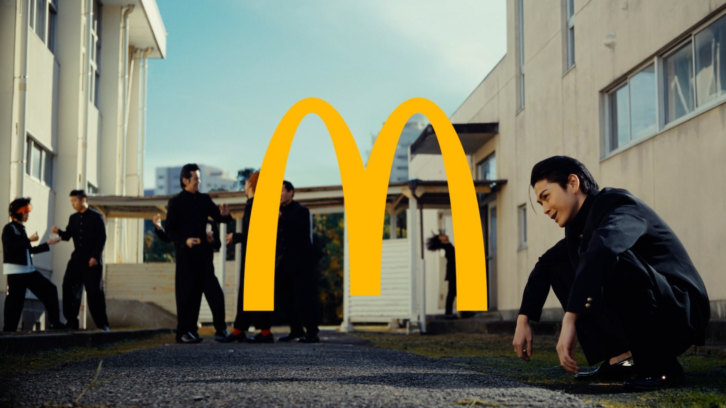 コラボテレビCM「スパイシーチキンマックナゲット 黒胡椒ガーリック 『今しかできねーこと』篇（15秒）」カット