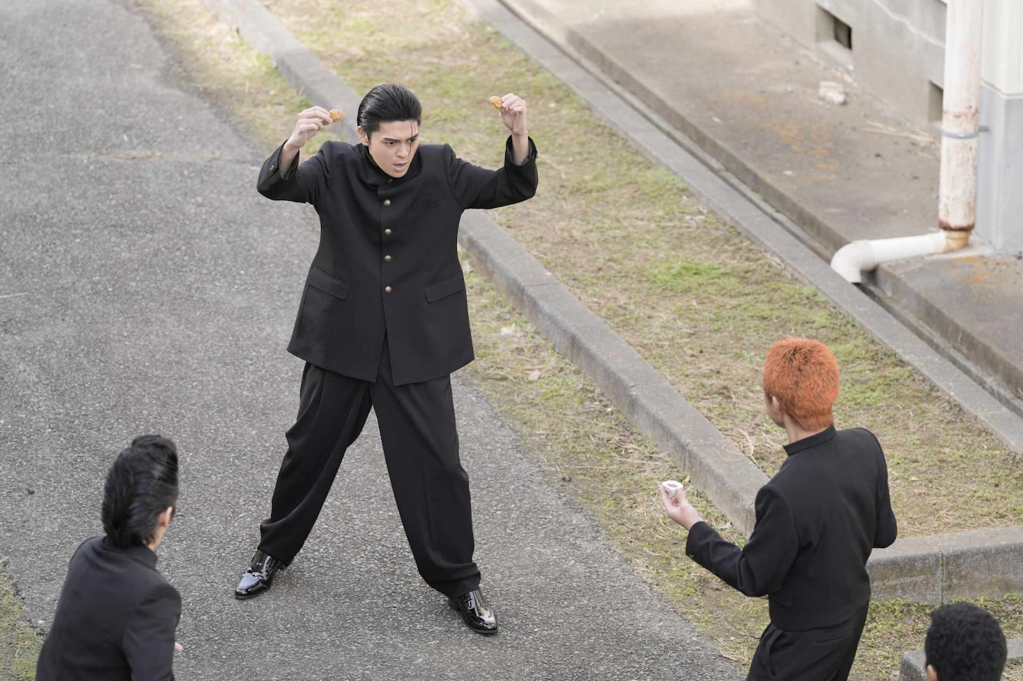 コラボテレビCM「スパイシーチキンマックナゲット 黒胡椒ガーリック 『今しかできねーこと』篇（15秒）」メイキング写真