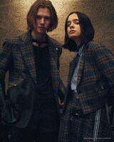 「NANA」とADDIXYのコラボコレクション着用イメージ