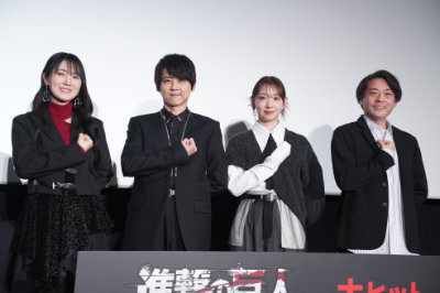 舞台挨拶の登壇者。左から石川由依、梶裕貴、井上麻里奈、林祐一郎監督
