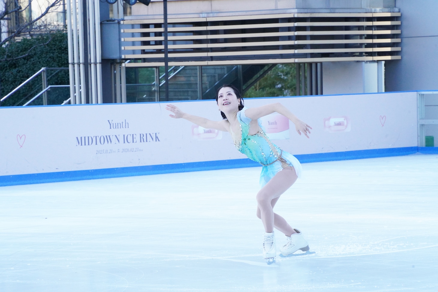 いのりの演技を再現したスケートショーを披露する鈴木明子