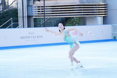 いのりの演技を再現したスケートショーを披露する鈴木明子