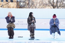 春瀬なつみから「No No Girls」からのファンであることを伝えられ驚き、感謝するHANAのMAHINA、KOHARU、CHIKA