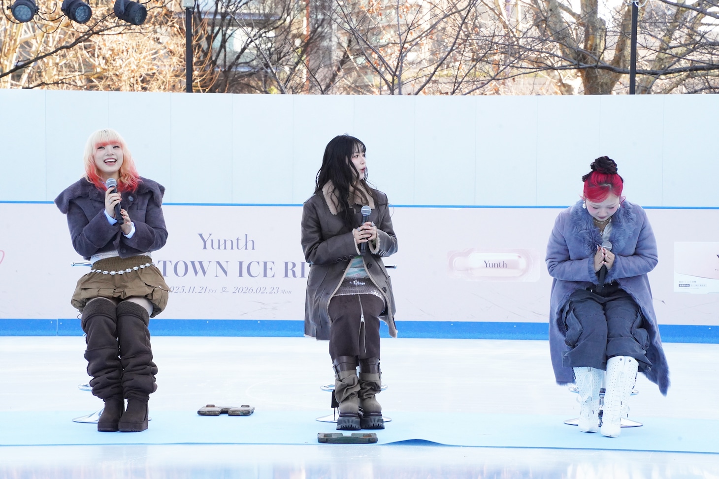 春瀬なつみから「No No Girls」からのファンであることを伝えられ驚き、感謝するHANAのMAHINA、KOHARU、CHIKA