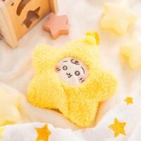 「Chiikawa Baby」より「星に包まれたうさぎマスコット」