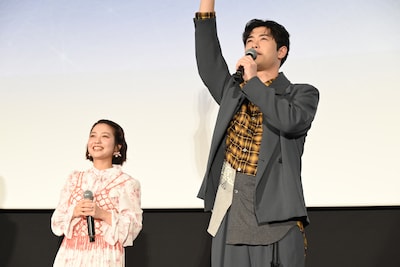 左から春瀬なつみ、大塚剛央