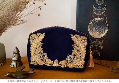 「襟刺繍ポーチ」のサンプル写真