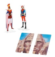 アクリルスタンドと神面岩スマホスタンド (c)東北新社