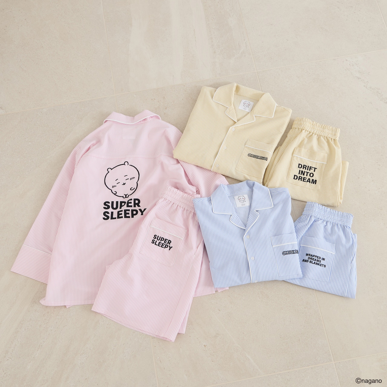 ちいかわ×LOWRYS FARMのルームウェア、耳付きもこもこセットアップは