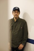 神山健治 撮影：広瀬達郎（新潮社写真部）