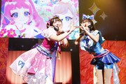 ポッピンドリーミン。左から青空ひまり役の藤寺美徳、星川みつき役の平塚紗依