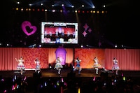 左から桃山みらい役の林鼓子、七浦おとめ役の大森綺星、青葉りんか役の厚木那奈美、星川みつき役の平塚紗依、萌黄えも役の久保田未夢、青空ひまり役の藤寺美徳