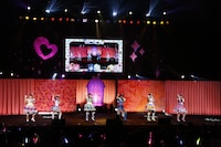 左から桃山みらい役の林鼓子、七浦おとめ役の大森綺星、青葉りんか役の厚木那奈美、星川みつき役の平塚紗依、萌黄えも役の久保田未夢、青空ひまり役の藤寺美徳