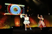 アイスマイリン。左から三ツ葉アイリ役の徳井青空、四之宮リンリン役の和多田美咲