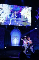 ジャンピンロケット。左から七浦おとめ役の大森綺星、七浦すばる役の小林竜之