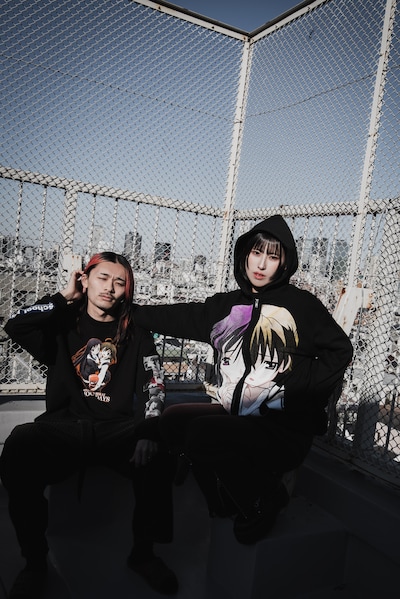 「School Days」とChillweebのコラボアパレル着用イメージ