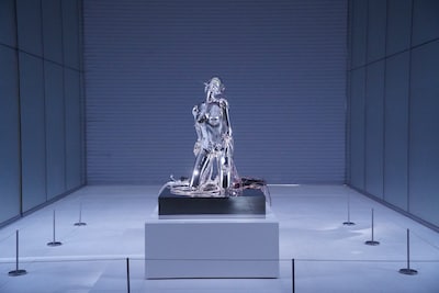 「Sexy Robot_The Ghost in the Shell type 1」 (c)Hajime Sorayama. Courtesy of NANZUKA (c)Shirow Masamune / KODANSHA