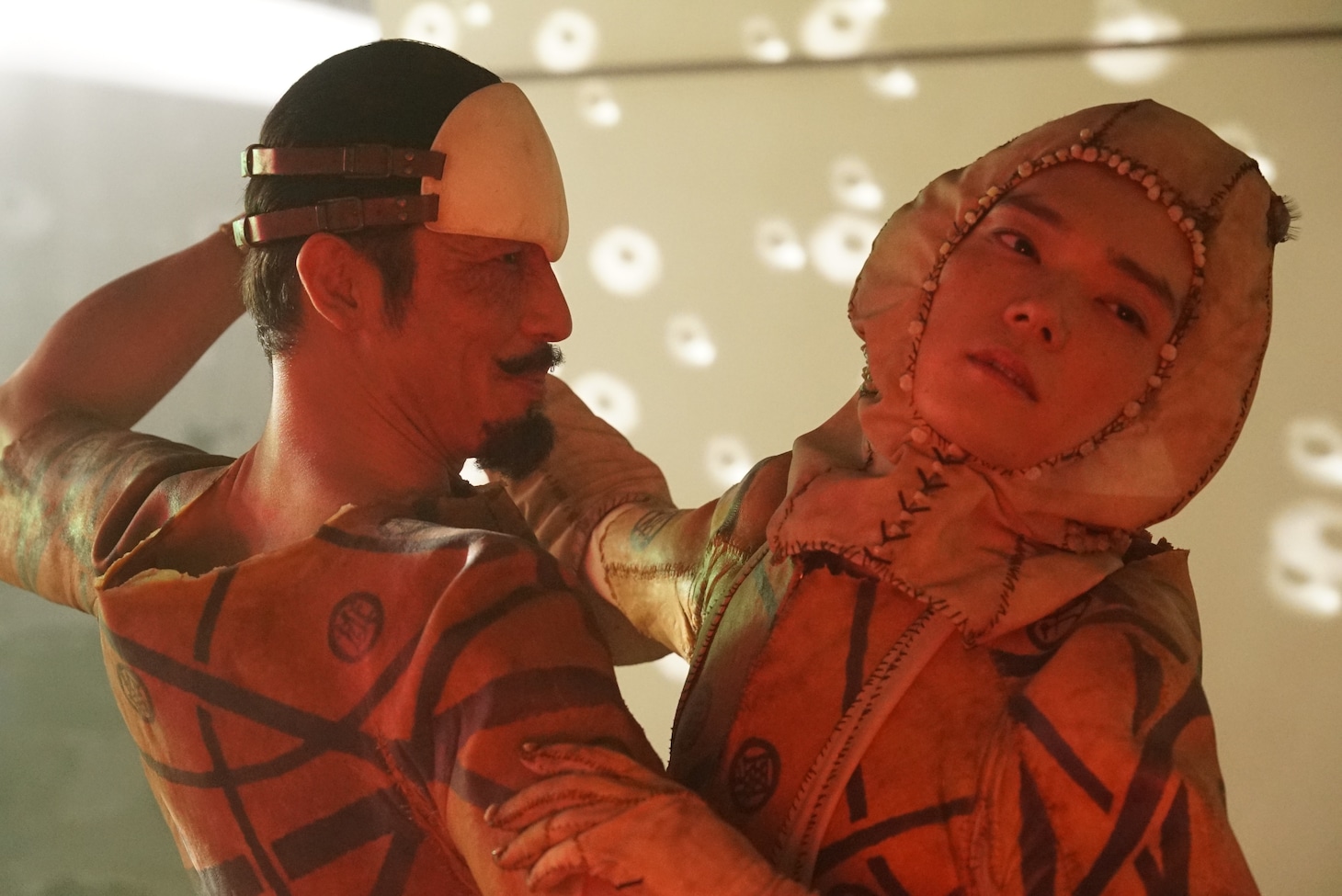 ドラマ「ゴールデンカムイ 北海道刺青囚人争奪編」より (c)野田サトル／集英社　(c)2024 ＷＯＷＯＷ