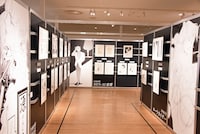 「源氏」「REN-AI【恋愛】」「ローラカイザー」の原画展示コーナー