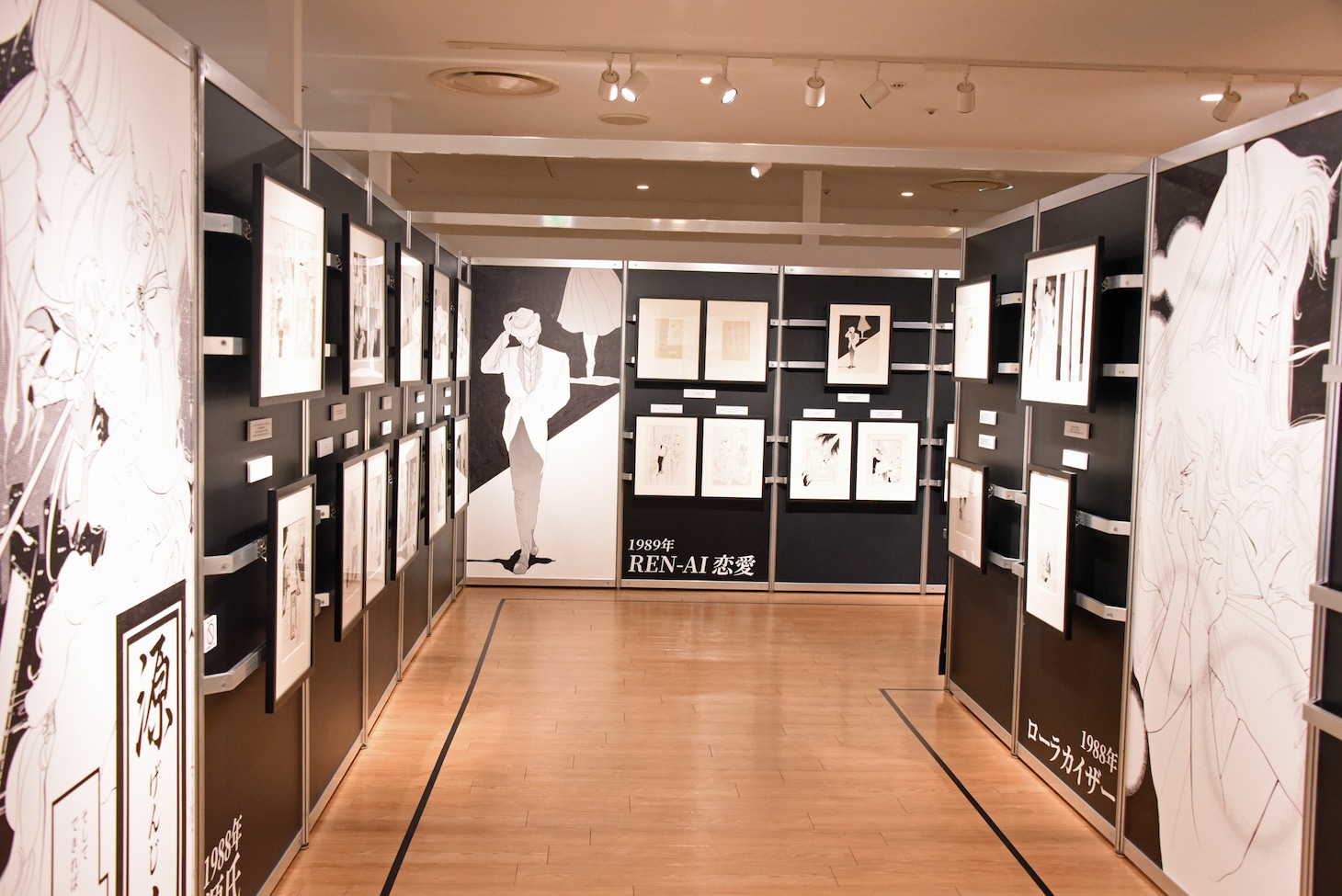 「源氏」「REN-AI【恋愛】」「ローラカイザー」の原画展示コーナー