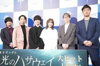 映画「機動戦士ガンダム 閃光のハサウェイ キルケーの魔女」公開記念舞台挨拶の様子。左から斉藤壮馬、諏訪部順一、小野賢章、上田麗奈、村瀬修功監督、笠井圭介プロデューサー