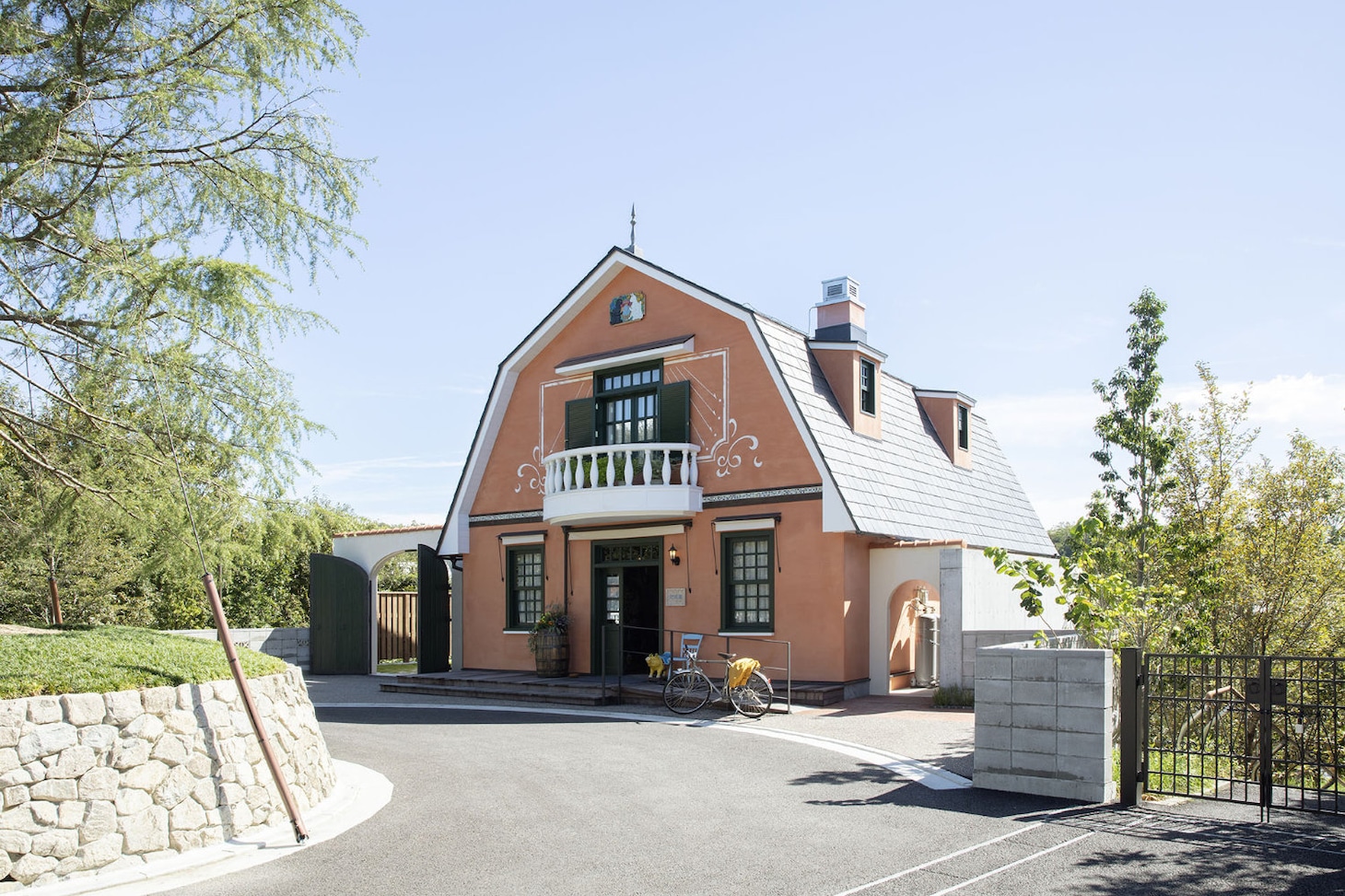 青春の丘「地球屋」(c) Studio Ghibli