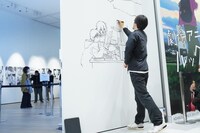 押山監督のライブドローイングの様子