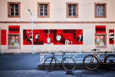 渋谷の広告掲出イメージ (c)佐乃夕斗／集英社